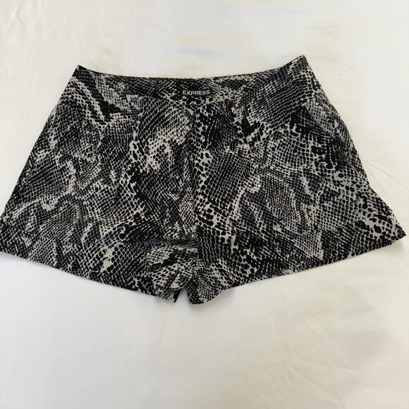 Express Black & White Snake Print Shorts with Pockets - Size 4 - Picture 1 of 6